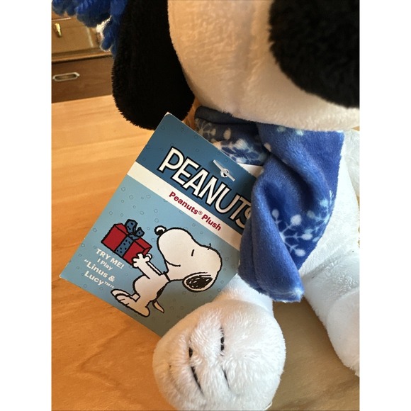 Snoopy Peanuts Christmas Musical Plush 2018 CVS Snoopy Plays Linus And Lucy - Picture 3 of 10